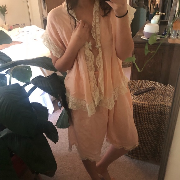 S O L D // VINTAGE/ antique silk shorts - Picture 6 of 6